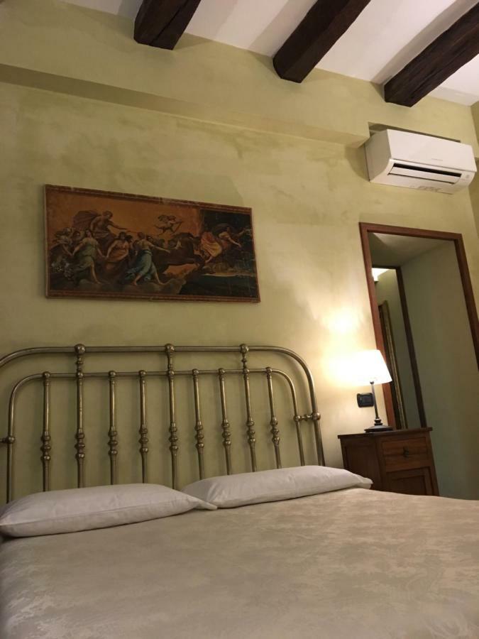 Il Palazzotto Hotel อิแซร์เนีย ภายนอก รูปภาพ